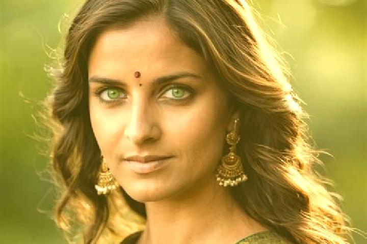 Ella, 26, a chestnut green-eyed indian companion based in Liyuan. Offering GFE, Tantra, Dinner Date. Available for incall and outcall, overnight bookings ava...