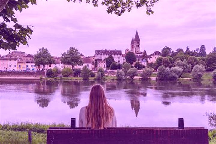 Ella, 26 — Escort in Grospierres, France