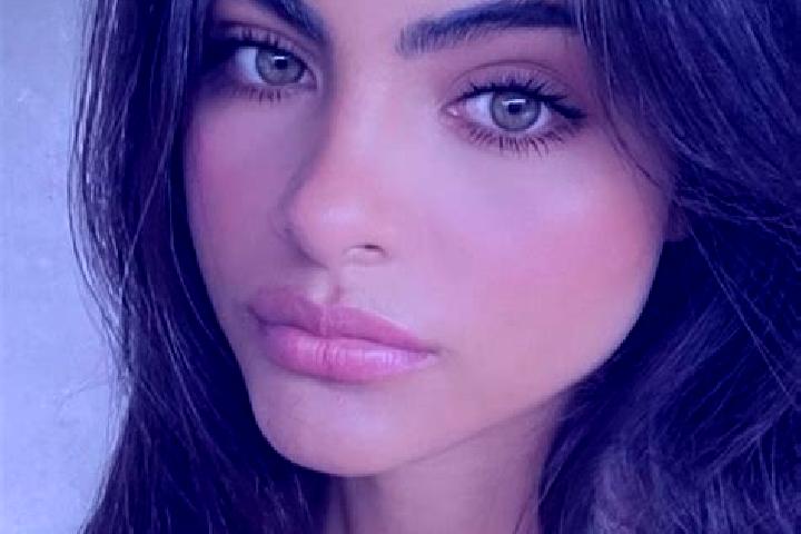 Ella, 27, a brunette green-eyed middle eastern companion based in Sao Joao da Serra. Offering 69, Erotic Massage. Available for incall and outcall, overnight...