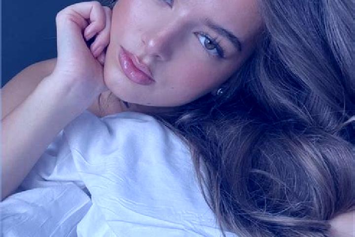 Ella, 27, a chestnut brown-eyed latina companion based in Leyment. Offering Prostate Massage, 69, CIM, Dinner Date. Available for incall and outcall, overnig...