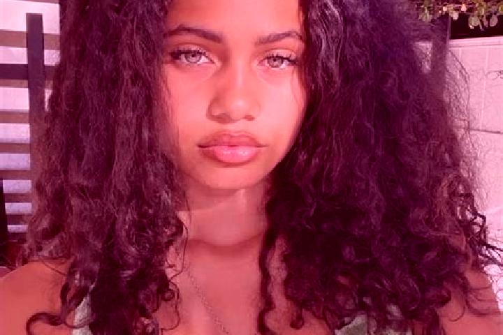 Ella, 27, a chestnut green-eyed mixed companion based in Garches. Offering Deep French Kissing, Duos, Party Girl. Available for incall and outcall, day and e...