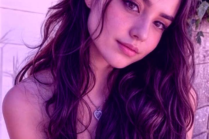 Ella, 27, a chestnut hazel-eyed middle eastern companion based in Frolois. Offering 69, Erotic Massage, Dinner Date, Striptease, GFE. Available for incall an...