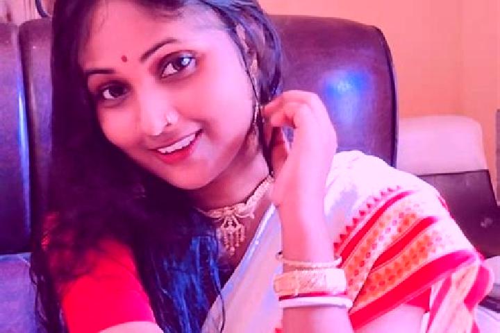 Ella, 27 — Escort in Saha, India