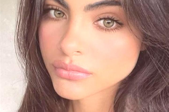 Ella, 28, a black hazel-eyed middle eastern companion based in Szanda. Offering Erotic Massage, Striptease, Girlfriend Experience, Domination. Available for ...