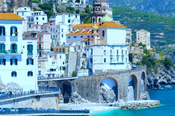 Ella, 28 — Escort in Villa Pasquali, Italy