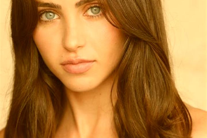 Ella, 29, a auburn dark-eyed latina companion based in Opheusden. Offering CIM, BDSM, Couples. Available for incall and outcall, day and evening dates.