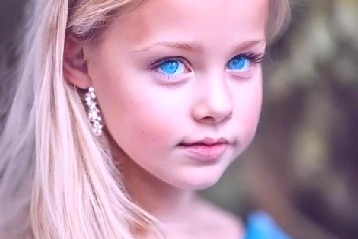 Ella, 29, a blonde blue-eyed mixed companion based in Brestov. Offering Massage, Duos, Party Girl. Available for incall and outcall, overnight bookings avail...