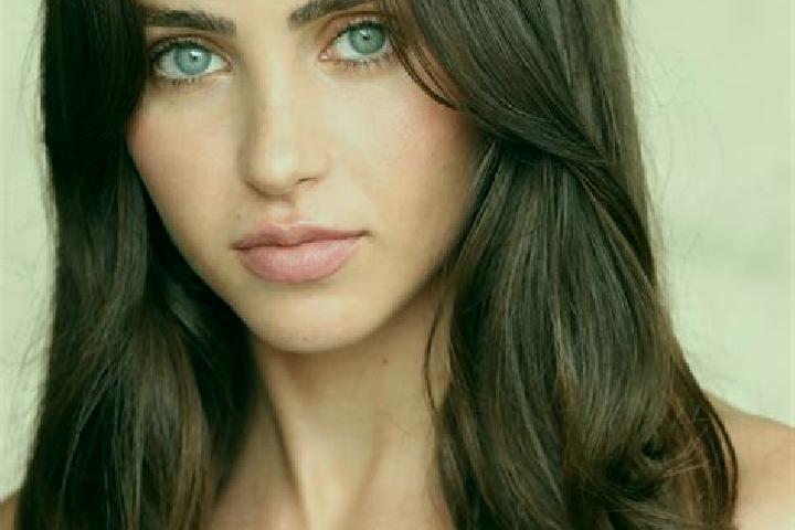 Ella, 29, a brunette blue-eyed middle eastern companion based in Santa Maria da Vitoria. Offering Roleplay, Striptease, Massage, Duos. Available for incall a...