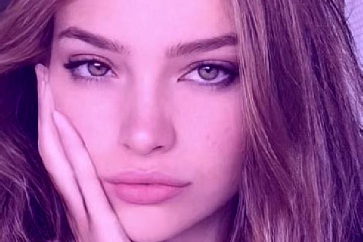 Ella, 30, a dark blonde dark-eyed latina companion based in Sant Agata sul Santerno. Offering Prostate Massage, A-Level, Party Girl. Available for incall and...