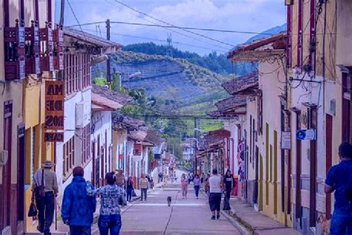 Ella, 30 — Escort in Cucunuba, Colombia