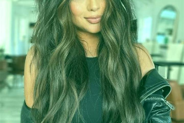 Ella, 31, a brunette dark-eyed mixed companion based in Paris 01 Louvre. Offering Couples, Overnight, Striptease. Available for incall and outcall, overnight...