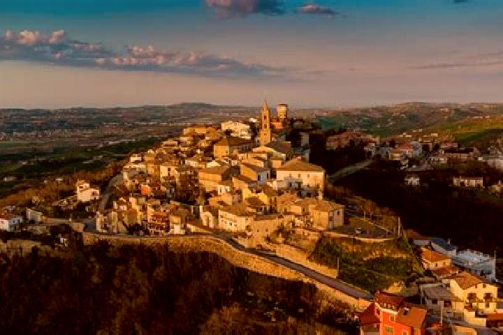 Ella, 31 — Escort in Cellino Attanasio, Italy
