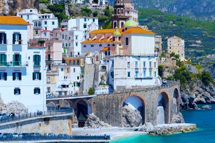 Ella, 31 — Escort in Treggiaia, Italy