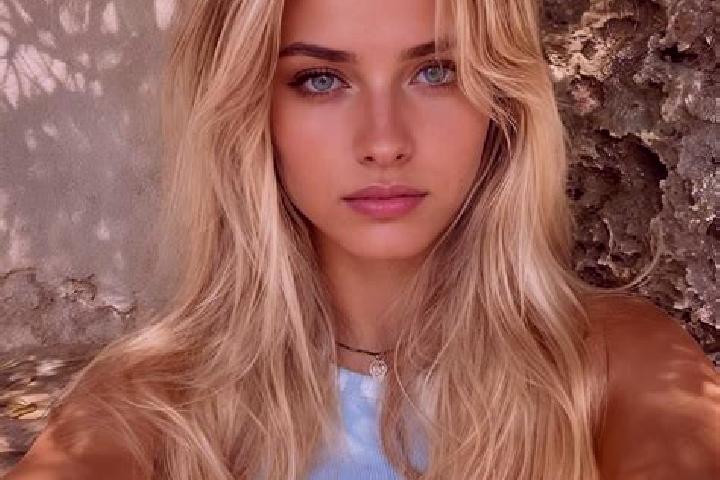 Ella, 32, a blonde green-eyed mediterranean companion based in Mandaqui. Offering Deep French Kissing, Travel Companion, Girlfriend Experience, GFE. Availabl...