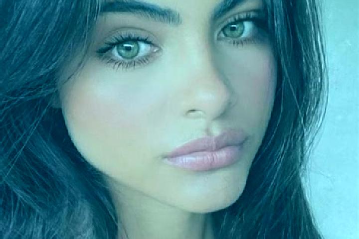 Ella, 32, a brunette grey-eyed indian companion based in Sant Omobono Terme. Offering Massage, Couples, Dinner Date. Available for incall and outcall, day an...