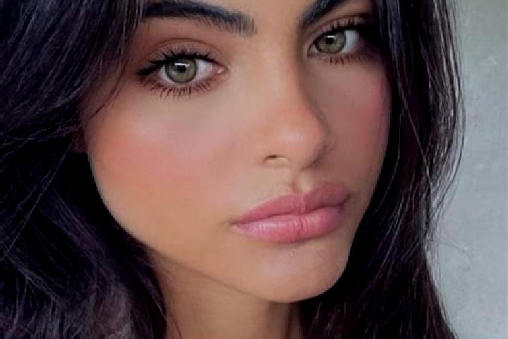 Ella, 32, a chestnut hazel-eyed indian companion based in Settimo Milanese. Offering Fetish, Duos, Girlfriend Experience, Travel Companion. Available for inc...