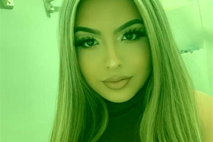 Ella, 33, a blonde amber-eyed latina companion based in Plouguerneau. Offering OWO, Duos, Striptease. Available for incall and outcall, day and evening dates.