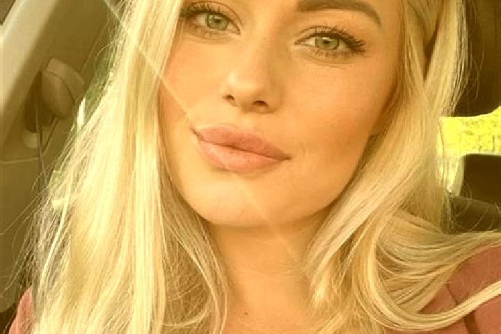 Ella, 33, a blonde hazel-eyed slavic companion based in Pocola. Offering Striptease, 69, A-Level, Erotic Massage. Available for incall and outcall, day and e...