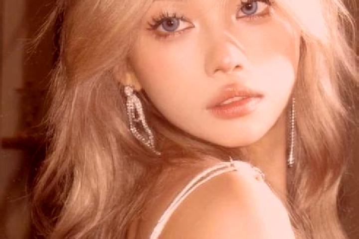 Ella, 34, a blonde grey-eyed asian companion based in Qualiano. Offering Striptease, A-Level, Party Girl. Available for incall and outcall, day and evening d...