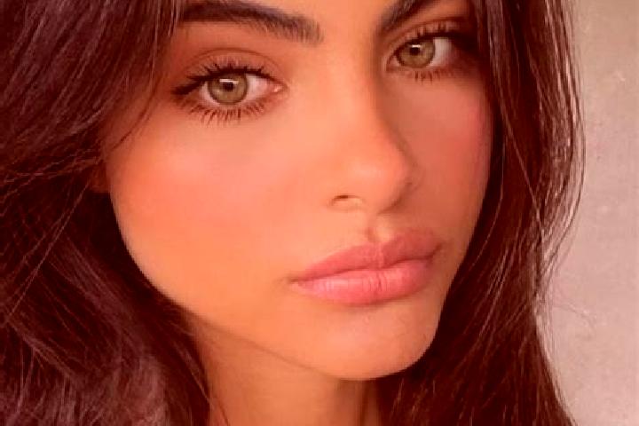 Ella, 34, a brunette hazel-eyed slavic companion based in Jaurian. Offering Domination, Dinner Date, CIM, Striptease. Available for incall and outcall, overn...