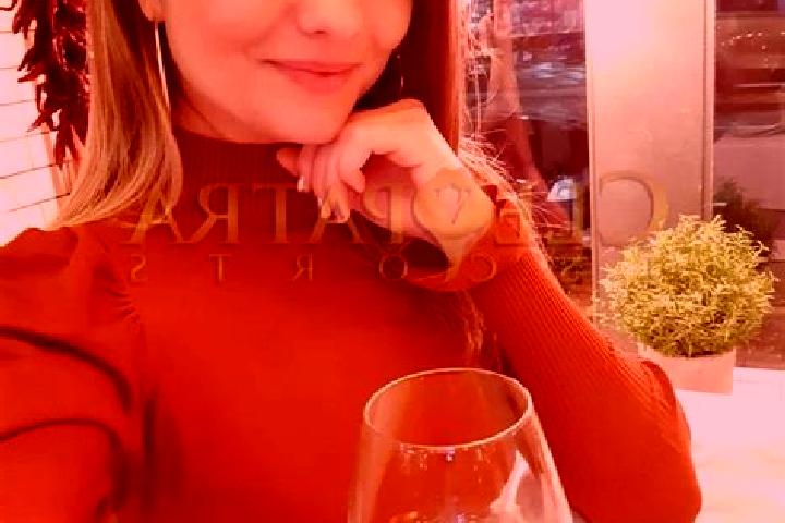 Ella, 34, a red green-eyed caucasian companion based in Luxe. Offering OWO, GFE, Couples, Tantra, 69. Available for incall and outcall, day and evening dates.