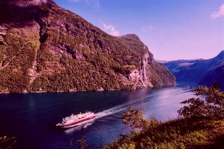 Ella, 34 — Escort in Oksfjord, Norway