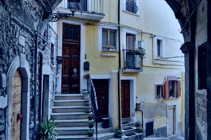 Ella, 34 — Escort in Pratola Peligna, Italy