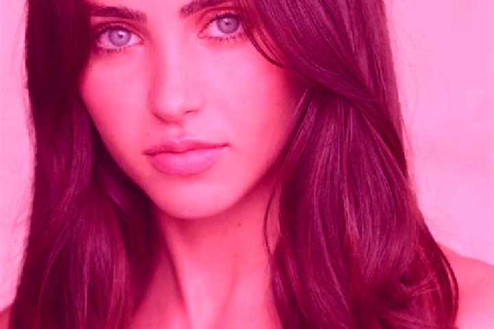 Ella, 35, a black brown-eyed caucasian companion based in Cincu. Offering OWO, Tantra, Duos. Available for incall and outcall, day and evening dates.