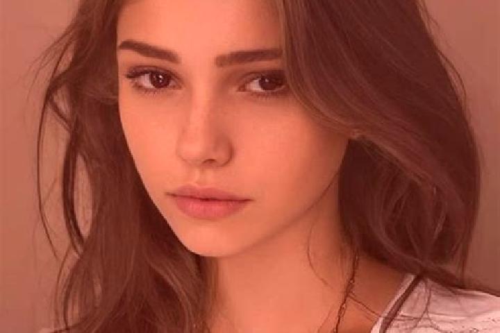 Ella, 35, a chestnut grey-eyed slavic companion based in Cangzhou. Offering 69, Tantra, GFE, Couples. Available for incall and outcall, day and evening dates.