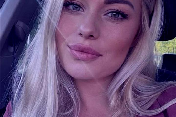 Ella, 36, a blonde hazel-eyed slavic companion based in Boeslunde. Offering Domination, Erotic Massage, Dinner Date, Travel Companion, 69. Available for inca...