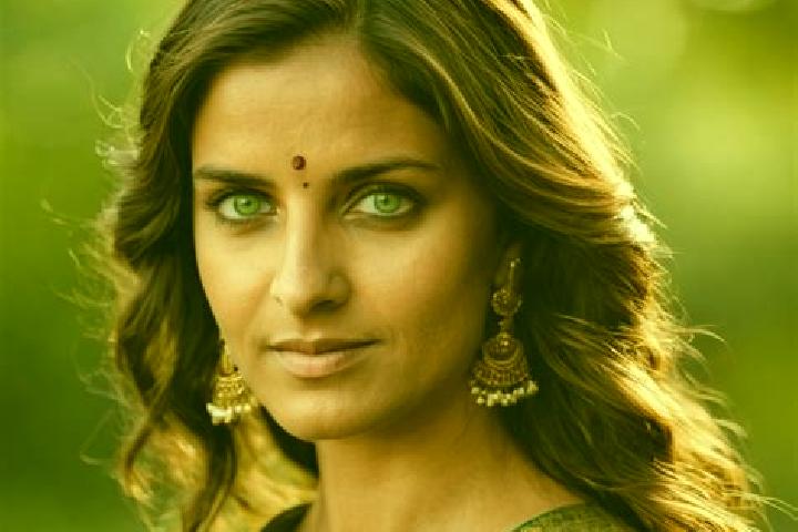 Ella, 37, a brunette green-eyed indian companion based in Tursi. Offering OWO, Fetish, Duos. Available for incall and outcall, overnight bookings available.