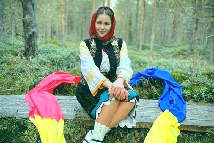 Ella, 37 — Escort in Moldovita, Romania