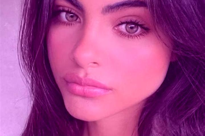Ella, 38, a brunette grey-eyed indian companion based in Hlynyany. Offering Overnight, Tantra, OWO. Available for incall and outcall, day and evening dates.