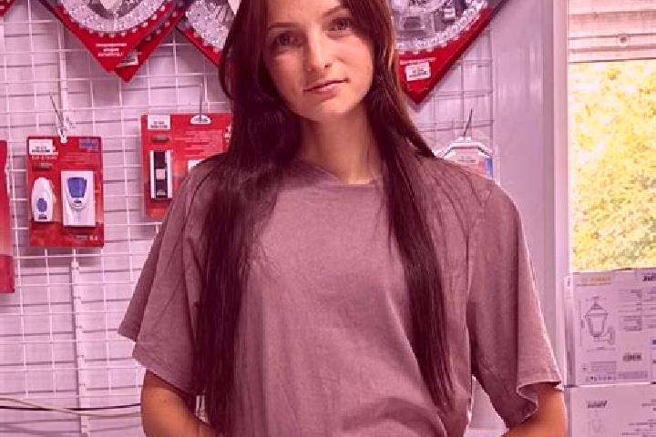 Ella, 38 — Escort in Orativ, Ukraine