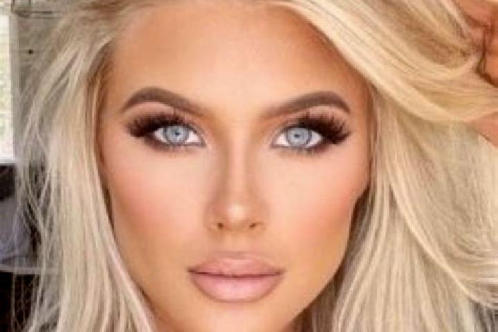Ella, 39, a platinum blonde hazel-eyed ebony companion based in Hillegem. Offering Dinner Date, Tantra, A-Level, CIM. Available for incall and outcall, overn...