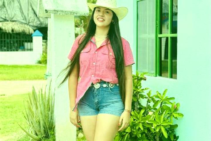 Ella, 39 — Escort in Camotero Numero Dos, Mexico