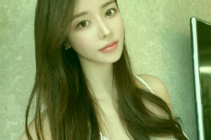 Ella, 39 — Escort in Xinxigang, China