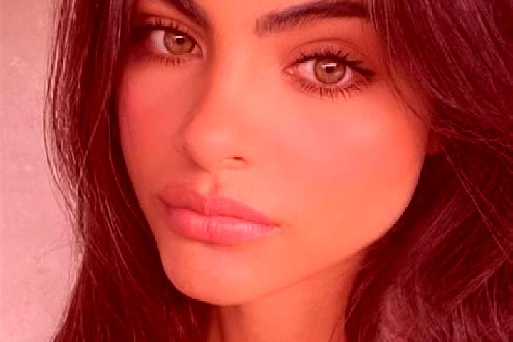 Ellie, 20, a brunette dark-eyed indian companion based in Pieve Saliceto. Offering GFE, BDSM, Prostate Massage, Tantra. Available for incall and outcall, ove...