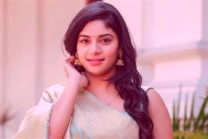 Ellie, 20 — Escort in Abdu Rahiman Nagar, India