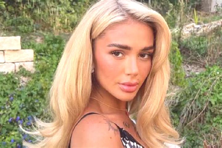Ellie, 20 — Escort in Racu, Romania