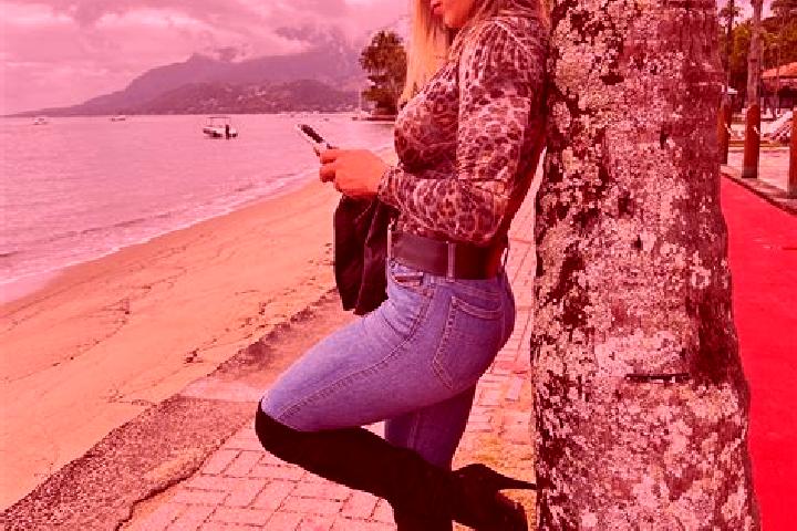 Ellie, 20 — Escort in Sao Francisco de Sales, Brazil