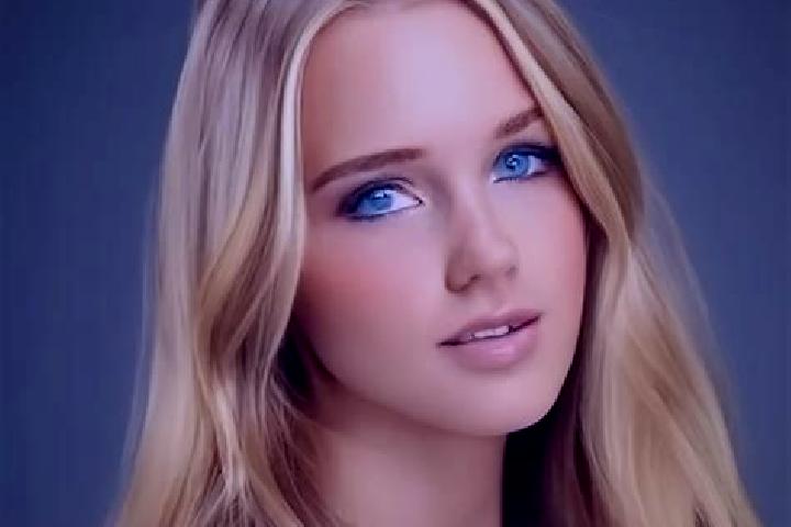 Ellie, 21, a blonde amber-eyed asian companion based in Rettenbach. Offering OWO, Party Girl, A-Level. Available for incall and outcall, day and evening dates.