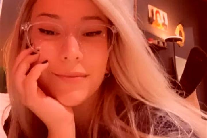 Ellie, 21, a blonde grey-eyed mixed companion based in Hoslwang. Offering Fetish, Prostate Massage, Dinner Date. Available for incall and outcall, day and ev...