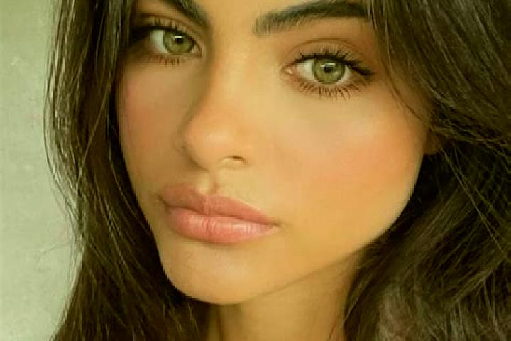 Ellie, 21, a brunette green-eyed latina companion based in Tarzii. Offering Erotic Massage, Party Girl, Girlfriend Experience. Available for incall and outca...