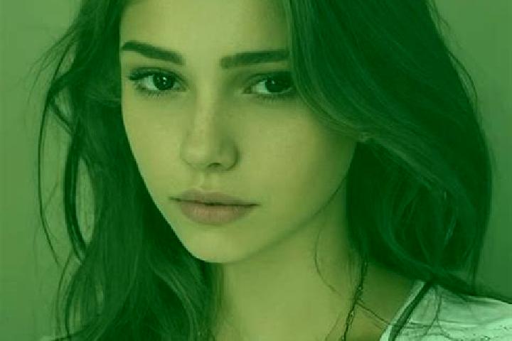 Ellie, 21, a chestnut grey-eyed slavic companion based in Madre Tierra. Offering Travel Companion, OWO. Available for incall and outcall, day and evening dates.