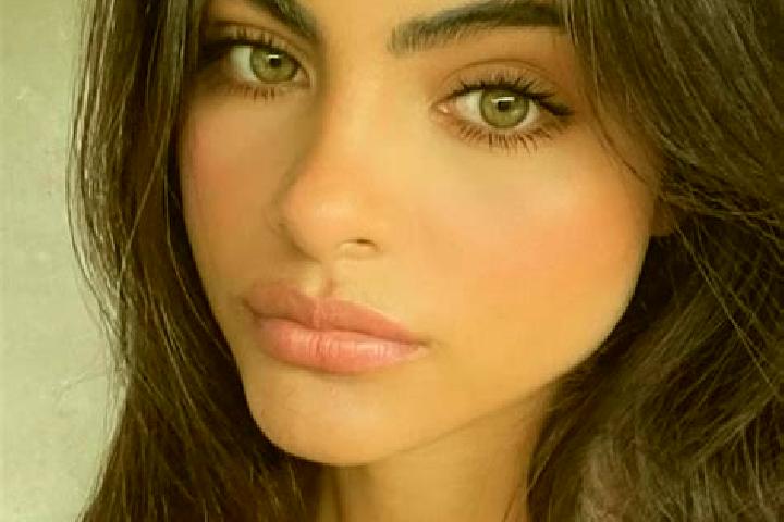 Ellie, 21, a red dark-eyed indian companion based in Blankenrath. Offering Travel Companion, Couples, Tantra, Massage. Available for incall and outcall, over...
