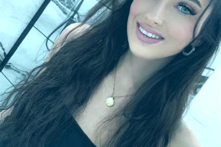 Ellie, 21 — Escort in Nicolet, Canada