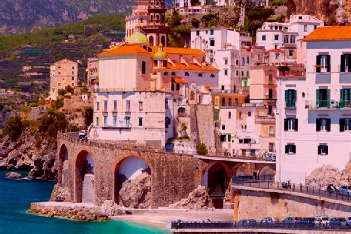 Ellie, 21 — Escort in Oulx, Italy