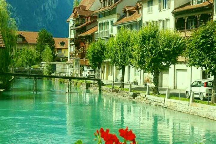Ellie, 21 — Escort in Zaziwil, Switzerland