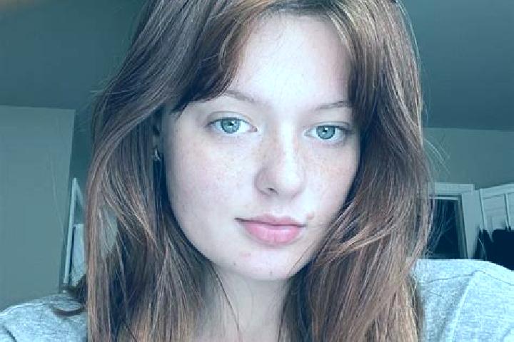 Ellie, 22, a auburn amber-eyed mixed companion based in Oreoi. Offering Travel Companion, Dinner Date. Available for incall and outcall, overnight bookings a...